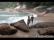 Sexo na praia com garotos brasileiros bem gostosos